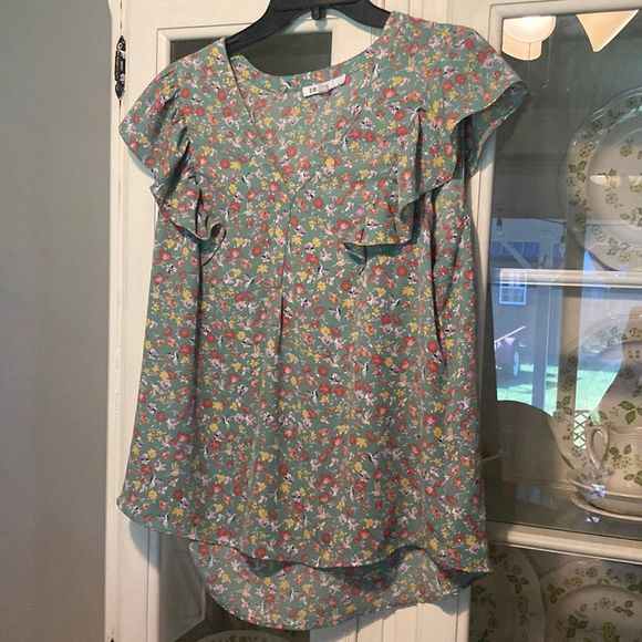 DR2 Tops - DR2  large short sleeve blouse